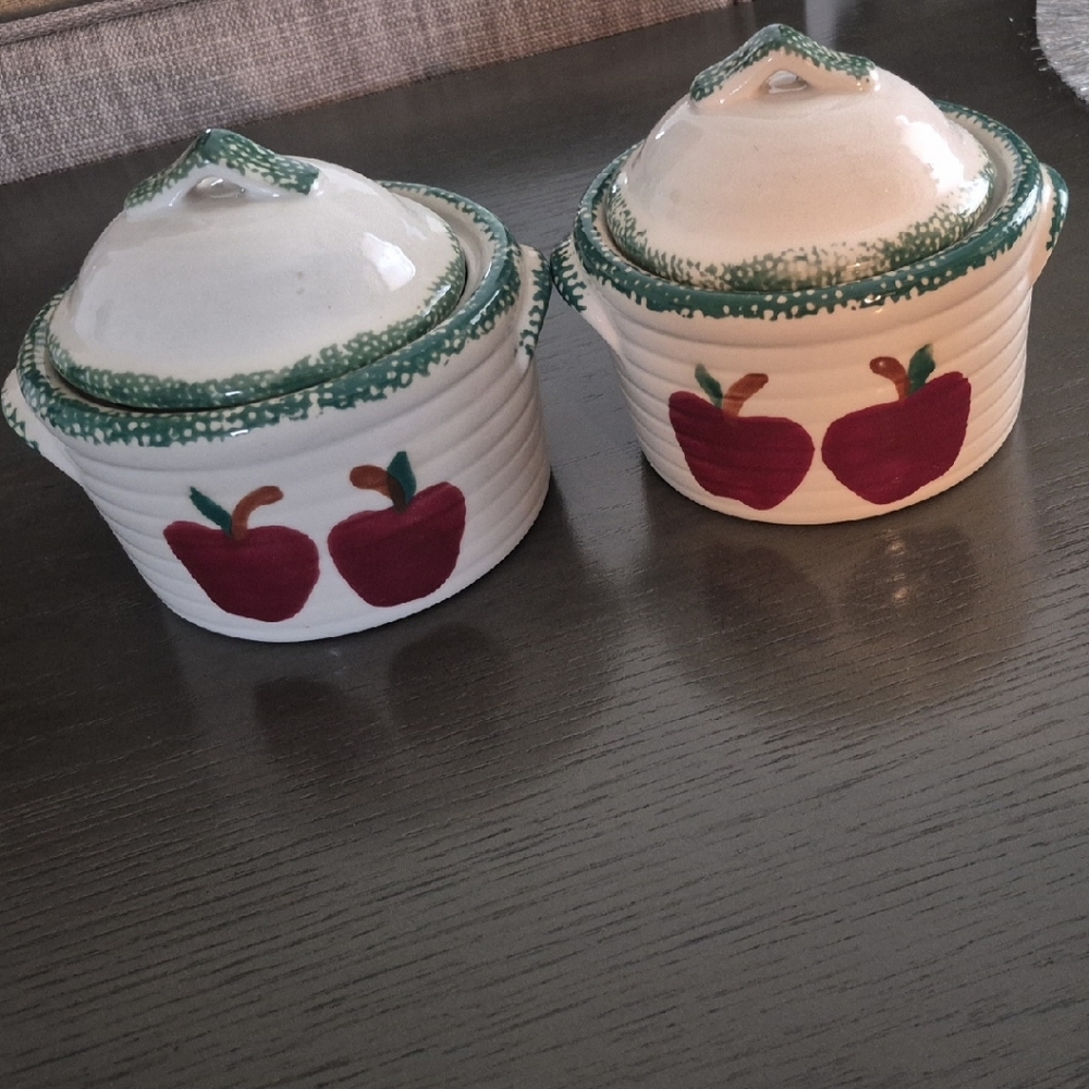 Apple Design Ceramic Bowls with Lids